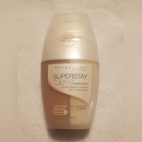 Maybelline Superstay Silky Foundation - Picture 1 of 2